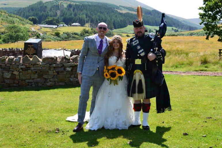 Click to enlarge image bagpiper-brian-01.jpg Click to enlarge image bagpiper-brian-01.jpg