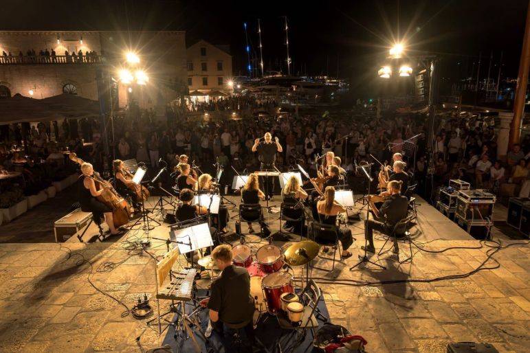 Click to enlarge image blue-moon-orchestra-gallery-01.jpg Click to enlarge image blue-moon-orchestra-gallery-01.jpg