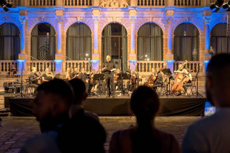 Click to enlarge image blue-moon-orchestra-gallery-02.jpg Click to enlarge image blue-moon-orchestra-gallery-02.jpg