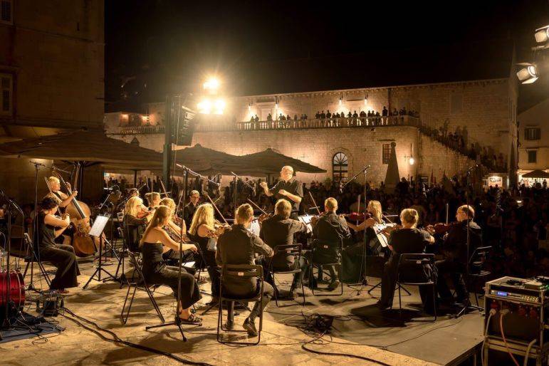 Click to enlarge image blue-moon-orchestra-gallery-04.jpg Click to enlarge image blue-moon-orchestra-gallery-04.jpg
