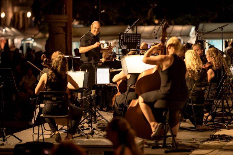 Click to enlarge image blue-moon-orchestra-gallery-06.jpg Click to enlarge image blue-moon-orchestra-gallery-06.jpg