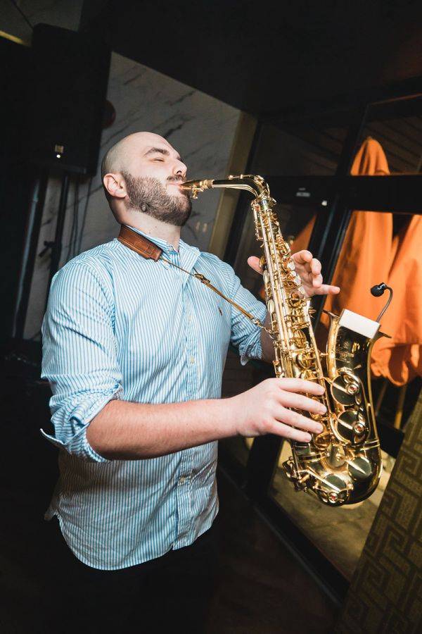 Click to enlarge image suit-and-sax-03.jpg Click to enlarge image suit-and-sax-03.jpg