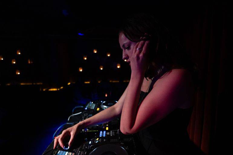 Click to enlarge image vee-02.jpg Click to enlarge image vee-02.jpg