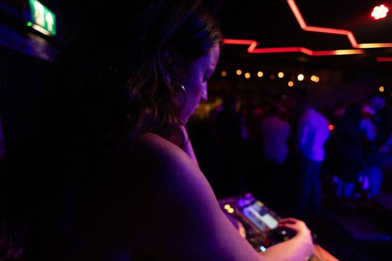 Click to enlarge image vee-03.jpg Click to enlarge image vee-03.jpg