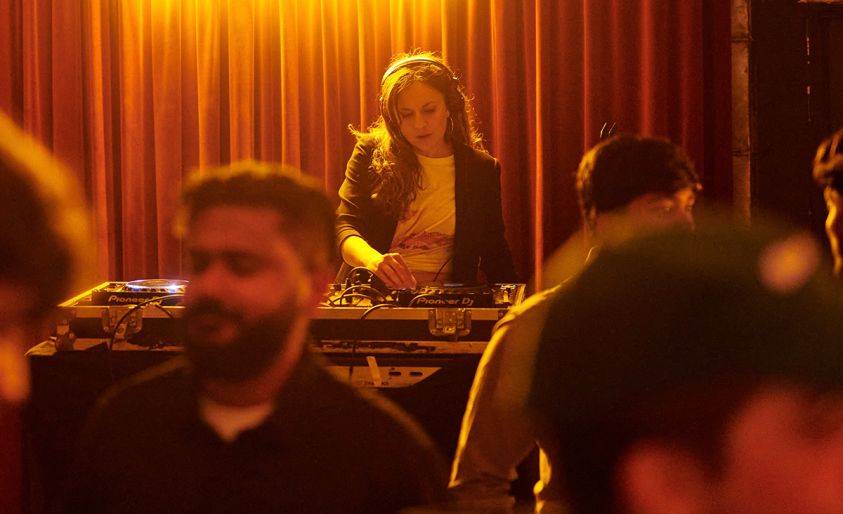 Click to enlarge image vee-04.jpg Click to enlarge image vee-04.jpg