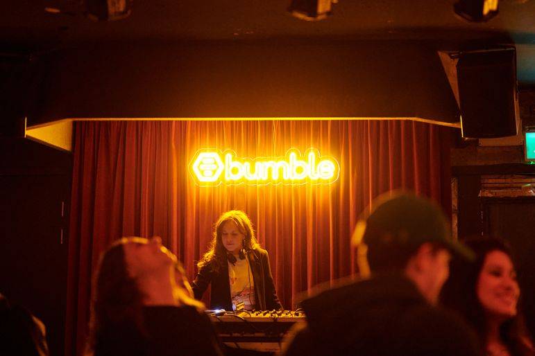 Click to enlarge image vee-06.jpg Click to enlarge image vee-06.jpg