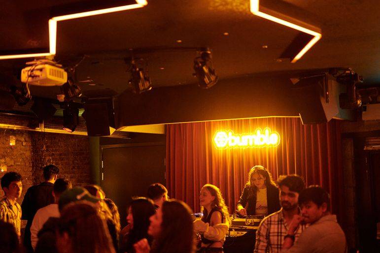 Click to enlarge image vee-07.jpg Click to enlarge image vee-07.jpg