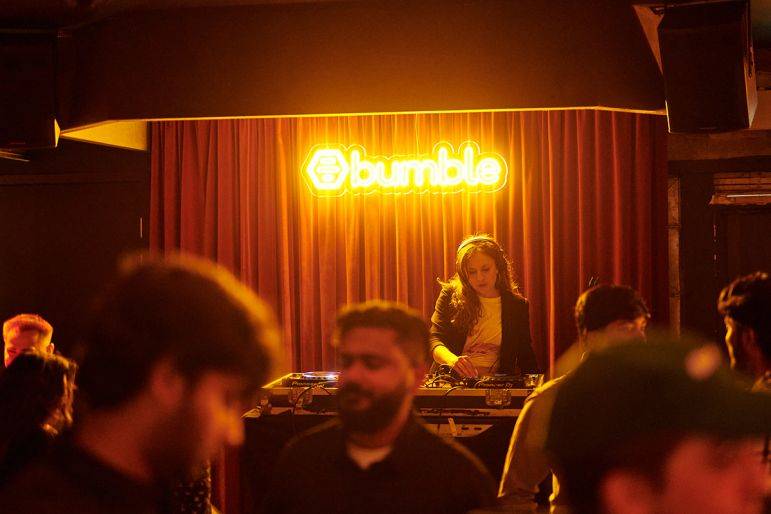 Click to enlarge image vee-09.jpg Click to enlarge image vee-09.jpg