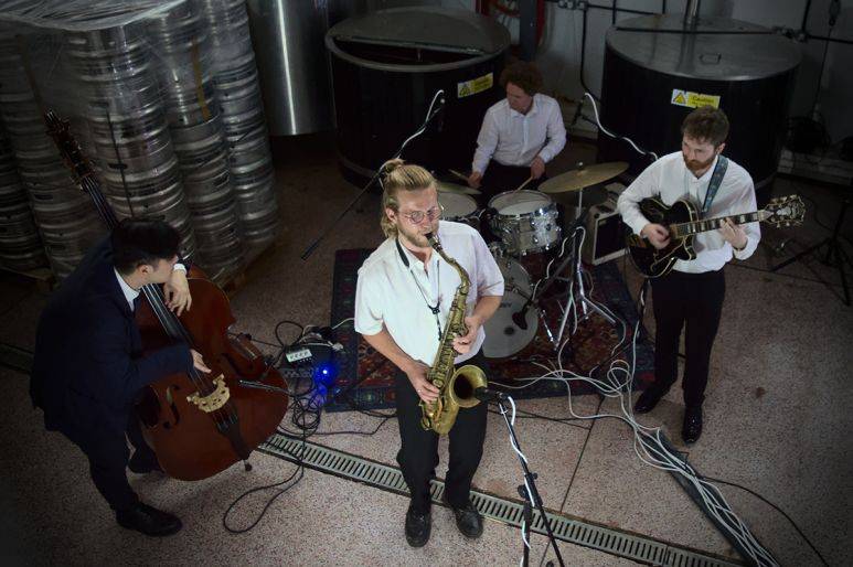 Click to enlarge image nighthawks-03.jpg Click to enlarge image nighthawks-03.jpg