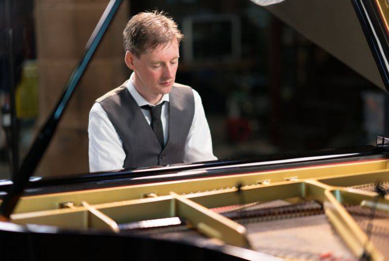 Click to enlarge image richardpianist.jpg Click to enlarge image richardpianist.jpg