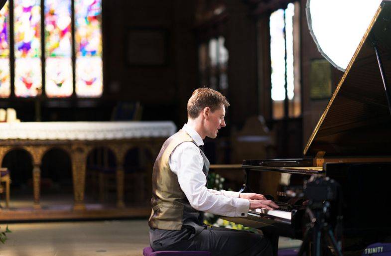 Click to enlarge image richardpianist2.jpg Click to enlarge image richardpianist2.jpg