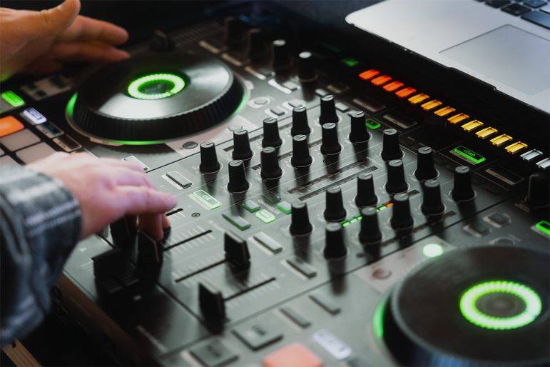 Click to enlarge image club-sax-11.jpg Click to enlarge image club-sax-11.jpg