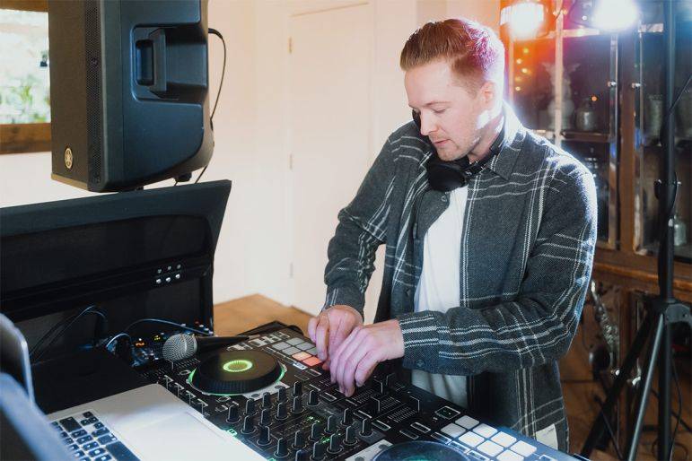 Click to enlarge image club-sax-9.jpg Click to enlarge image club-sax-9.jpg