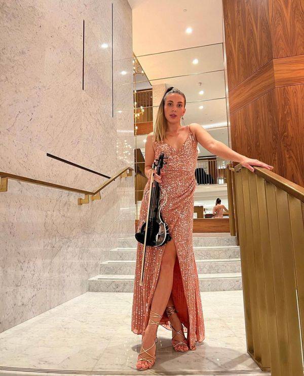 Click to enlarge image anne-04.jpg Click to enlarge image anne-04.jpg