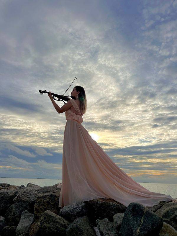 Click to enlarge image anne-05.jpg Click to enlarge image anne-05.jpg