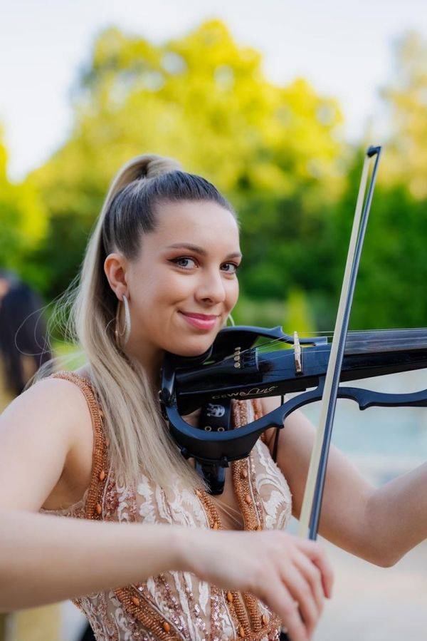 Click to enlarge image anne-06.jpg Click to enlarge image anne-06.jpg