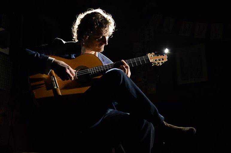 Click to enlarge image solo-wedding-guitarist.jpg Click to enlarge image solo-wedding-guitarist.jpg