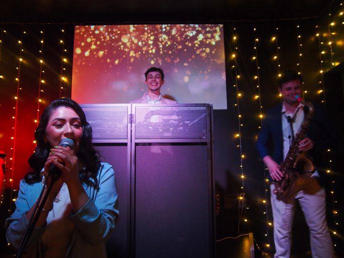 Click to enlarge image drum-n-decks-05.jpg Click to enlarge image drum-n-decks-05.jpg