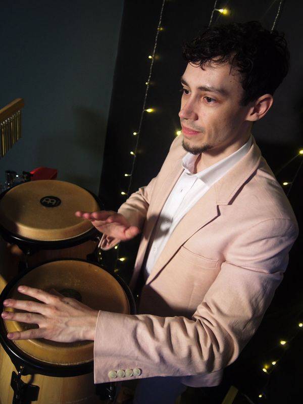 Click to enlarge image drum-n-decks-08.jpg Click to enlarge image drum-n-decks-08.jpg