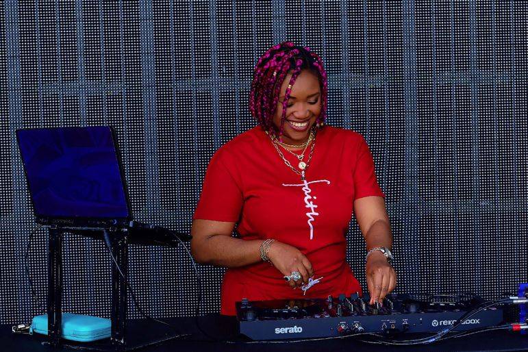 Click to enlarge image dj-frizz-01.jpg Click to enlarge image dj-frizz-01.jpg