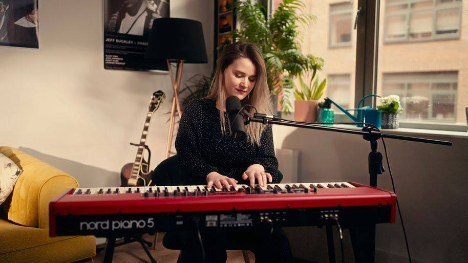 Click to enlarge image alena-01.jpg Click to enlarge image alena-01.jpg