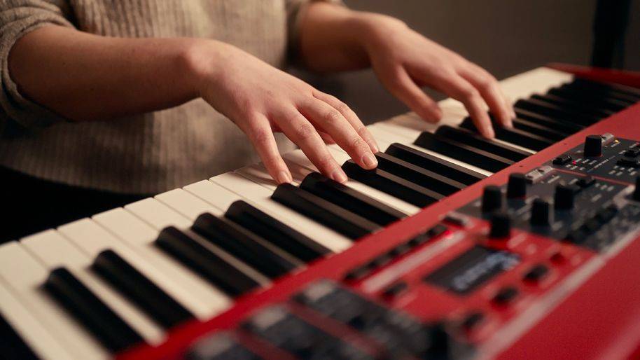 Click to enlarge image alena-03.jpg Click to enlarge image alena-03.jpg