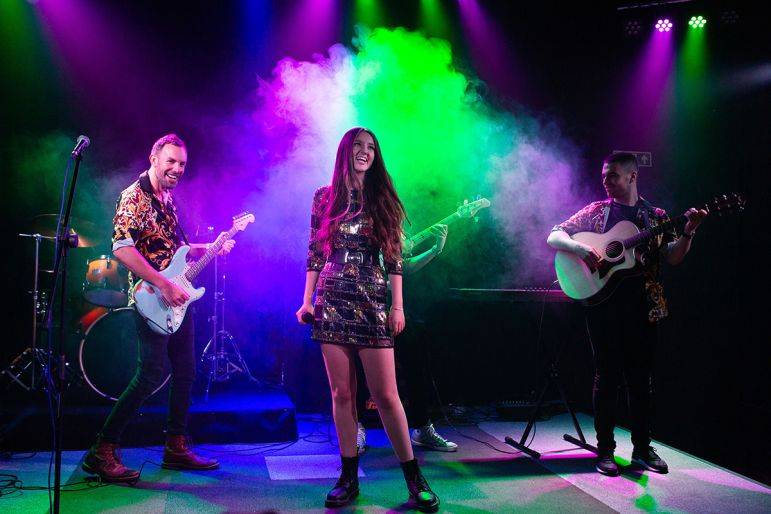 Click to enlarge image kai-and-the-waves-04.jpg Click to enlarge image kai-and-the-waves-04.jpg