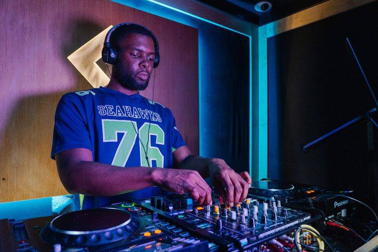 Click to enlarge image dj-darrel-02.jpg Click to enlarge image dj-darrel-02.jpg