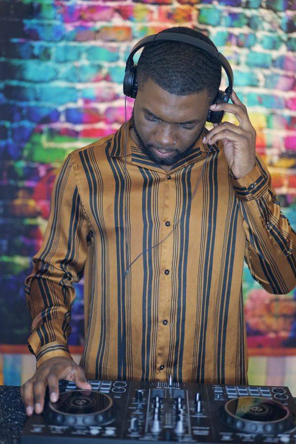 Click to enlarge image dj-darrel-03.jpg Click to enlarge image dj-darrel-03.jpg