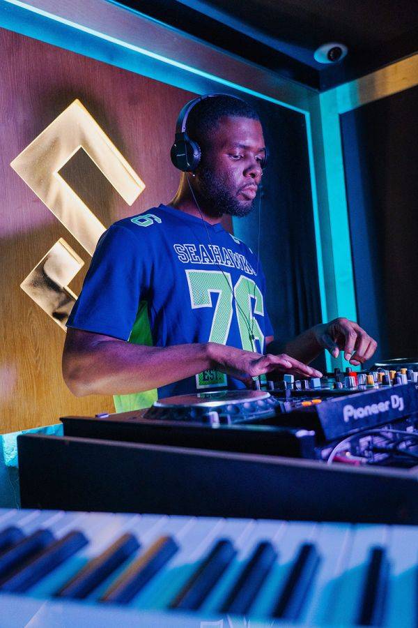 Click to enlarge image dj-darrel-07.jpg Click to enlarge image dj-darrel-07.jpg