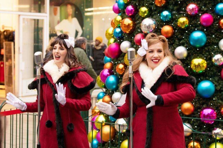 Click to enlarge image the-candy-canes-gallery-03.jpg Click to enlarge image the-candy-canes-gallery-03.jpg