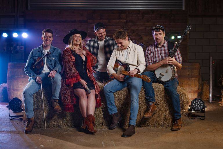 Click to enlarge image country-callers-03.jpg Click to enlarge image country-callers-03.jpg