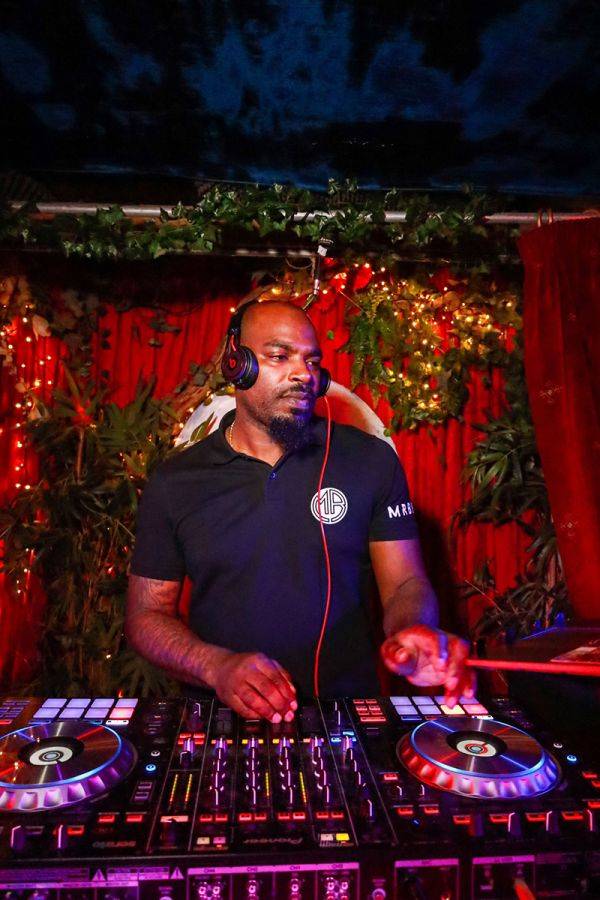 Click to enlarge image dj-becks-03.jpg Click to enlarge image dj-becks-03.jpg