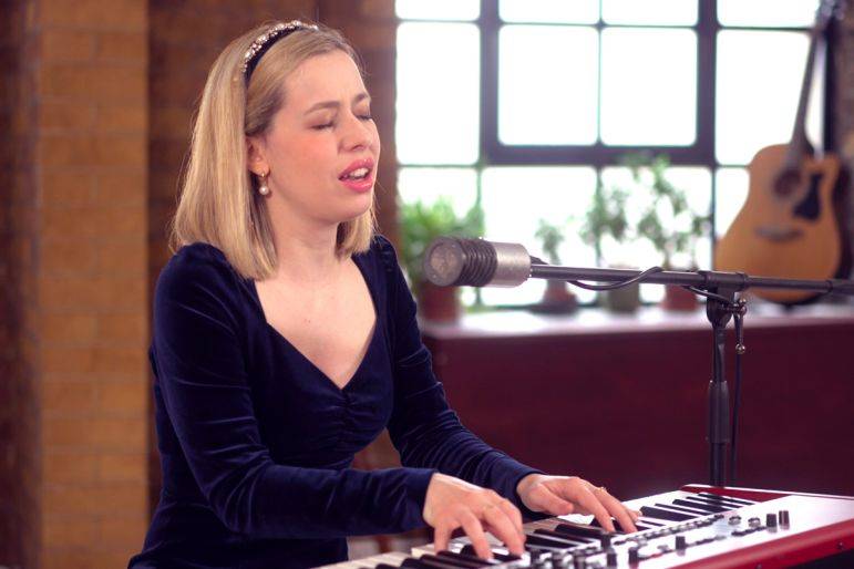 Click to enlarge image blue-rose-acoustic-01.jpg Click to enlarge image blue-rose-acoustic-01.jpg