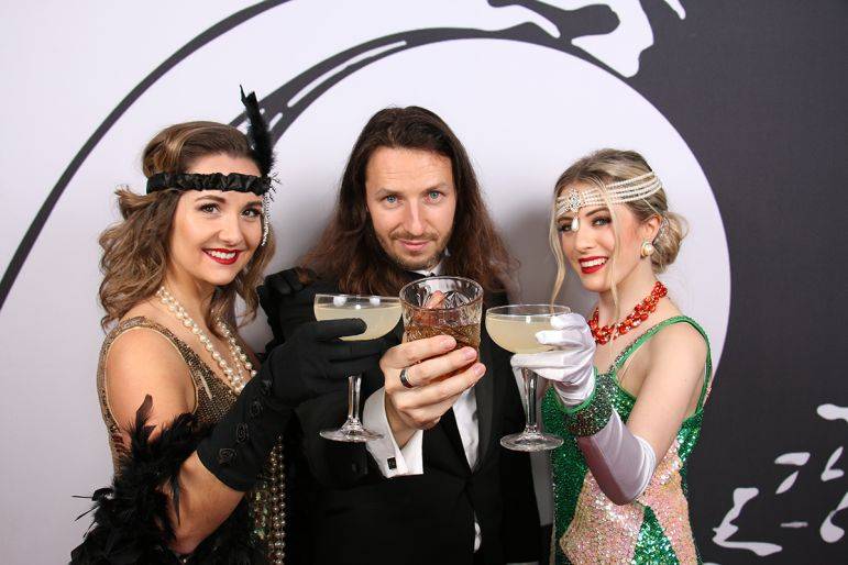 Click to enlarge image bisous-photobooths-03.jpg Click to enlarge image bisous-photobooths-03.jpg