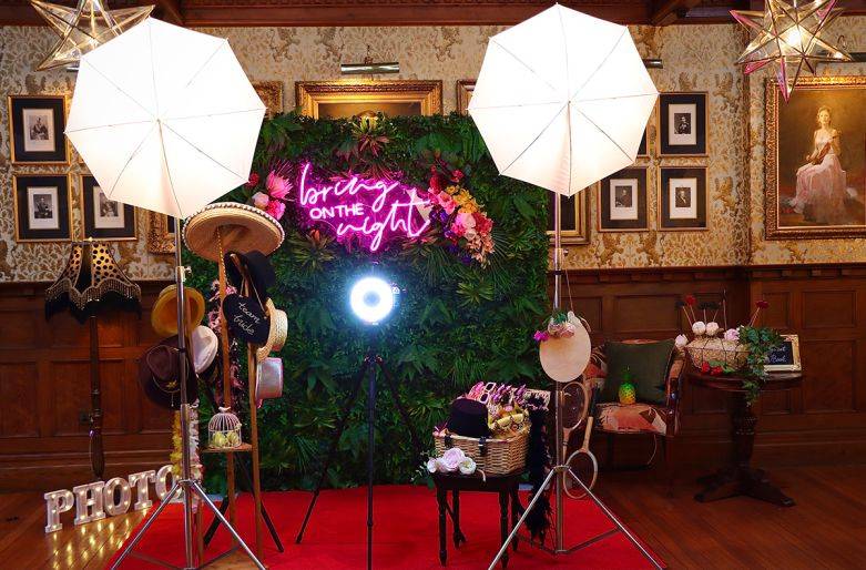 Click to enlarge image bisous-photobooths-11.jpg Click to enlarge image bisous-photobooths-11.jpg