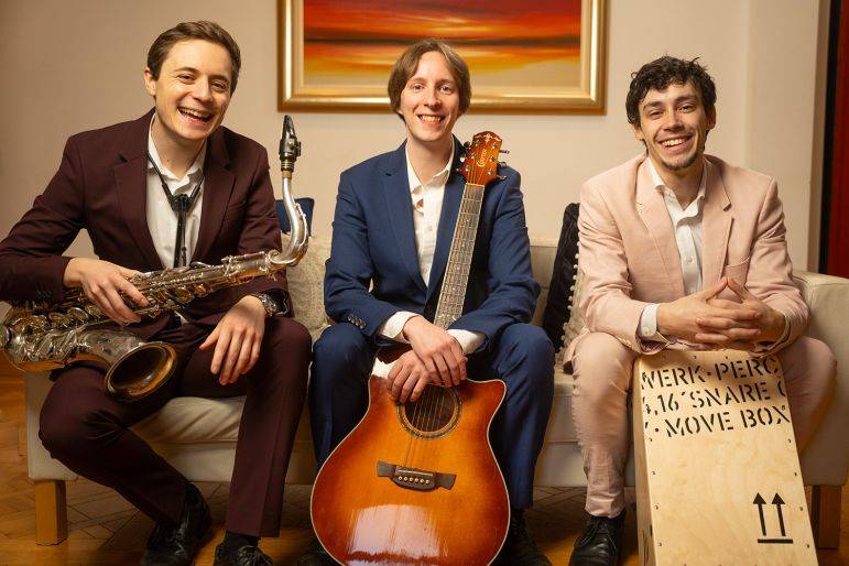 Click to enlarge image roaming-luxe-profile.jpg Click to enlarge image roaming-luxe-profile.jpg