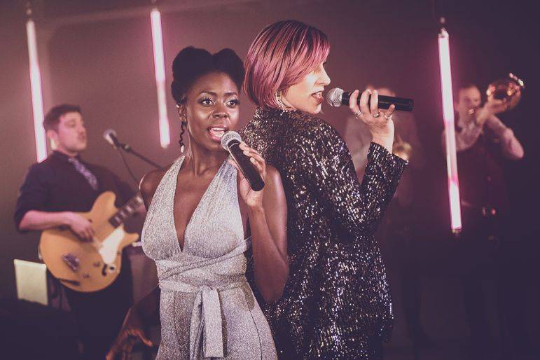 Click to enlarge image the-fullhouse-03.jpg Click to enlarge image the-fullhouse-03.jpg