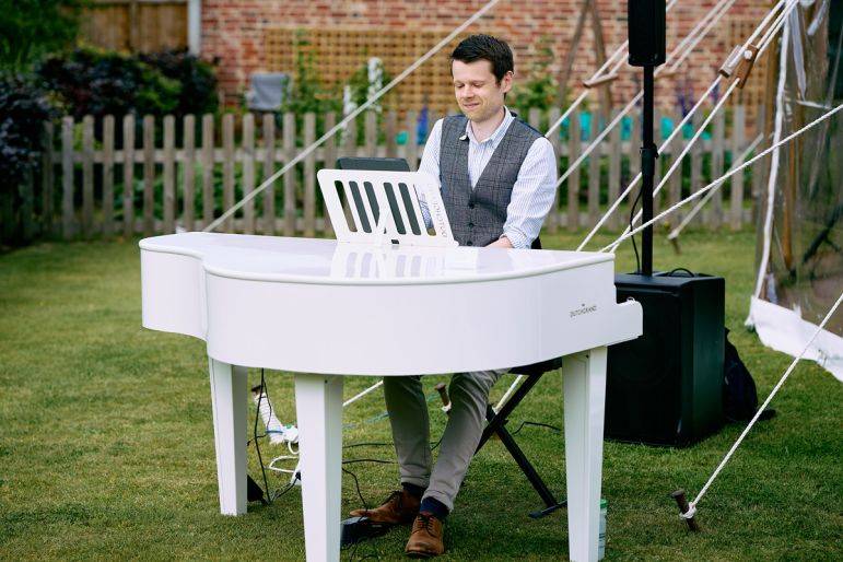 Click to enlarge image ross-pianist-02.jpg Click to enlarge image ross-pianist-02.jpg