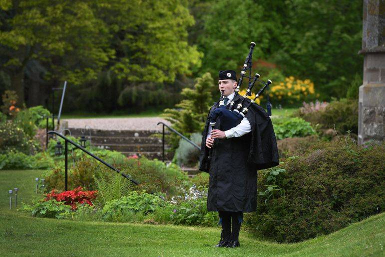 Click to enlarge image dundee-piper-01.jpg Click to enlarge image dundee-piper-01.jpg