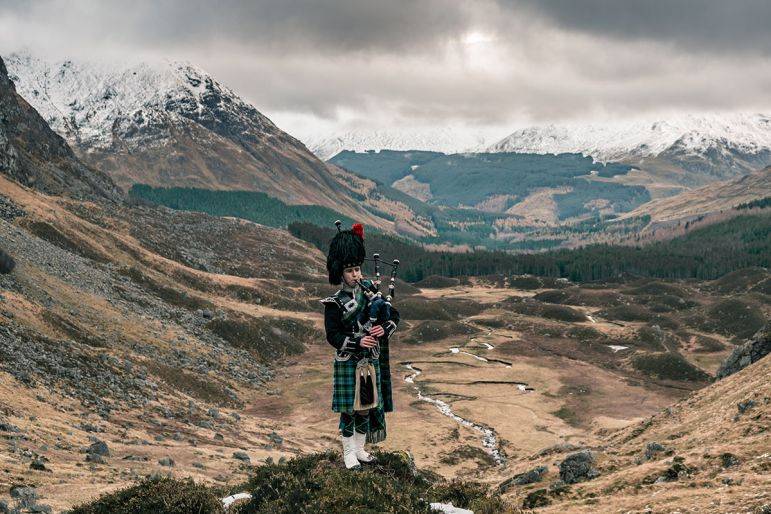 Click to enlarge image dundee-piper-02.jpg Click to enlarge image dundee-piper-02.jpg