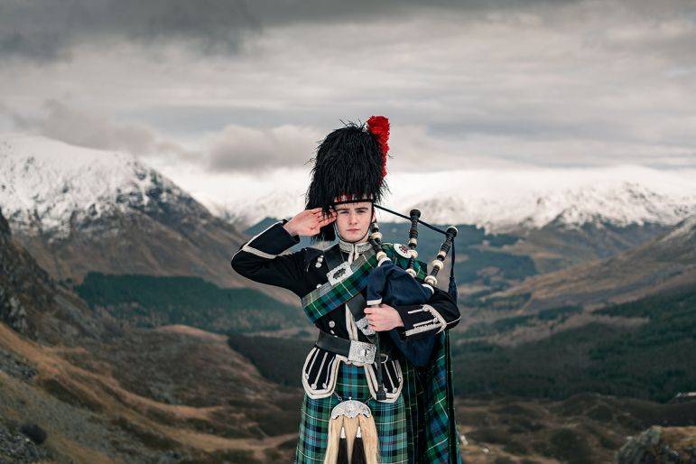 Click to enlarge image dundee-piper-03.jpg Click to enlarge image dundee-piper-03.jpg