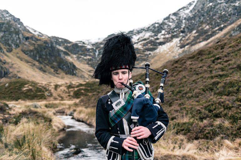 Click to enlarge image dundee-piper-04.jpg Click to enlarge image dundee-piper-04.jpg