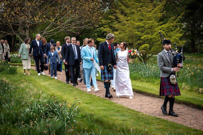 Click to enlarge image dundee-piper-07.jpg Click to enlarge image dundee-piper-07.jpg