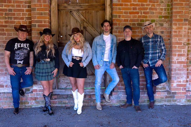 Click to enlarge image whiskey-chasers-03.jpg Click to enlarge image whiskey-chasers-03.jpg