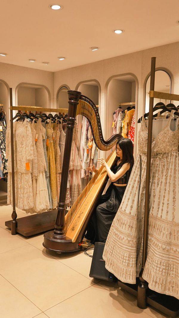 Click to enlarge image valerie-08.jpg Click to enlarge image valerie-08.jpg