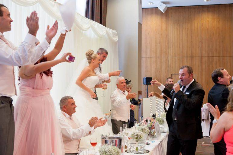 Click to enlarge image surprise-singing-waiters-07.jpg Click to enlarge image surprise-singing-waiters-07.jpg