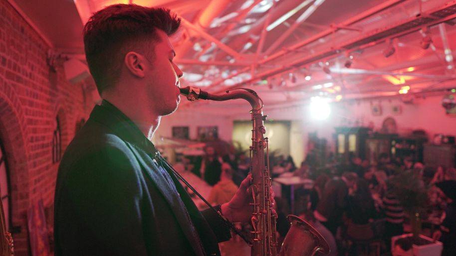 Click to enlarge image nick-sax-06.jpg Click to enlarge image nick-sax-06.jpg