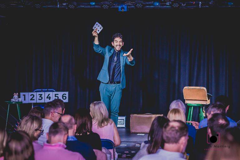 Click to enlarge image charismagic-03.jpg Click to enlarge image charismagic-03.jpg