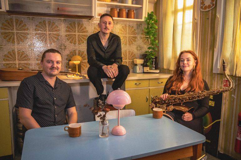 Click to enlarge image soul-serenaders-02.jpg Click to enlarge image soul-serenaders-02.jpg